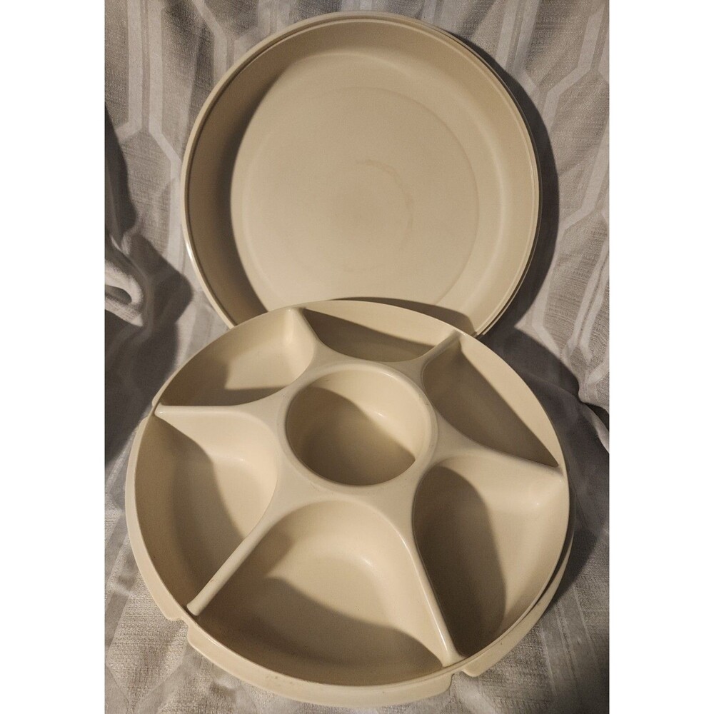Tupperware 2 Pc Veggie Party Tray with Lid